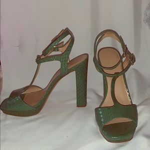 Banana republic green heels size 7 never worn